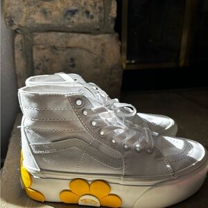 Vans Women's High-Top Sneakers in White and Yellow